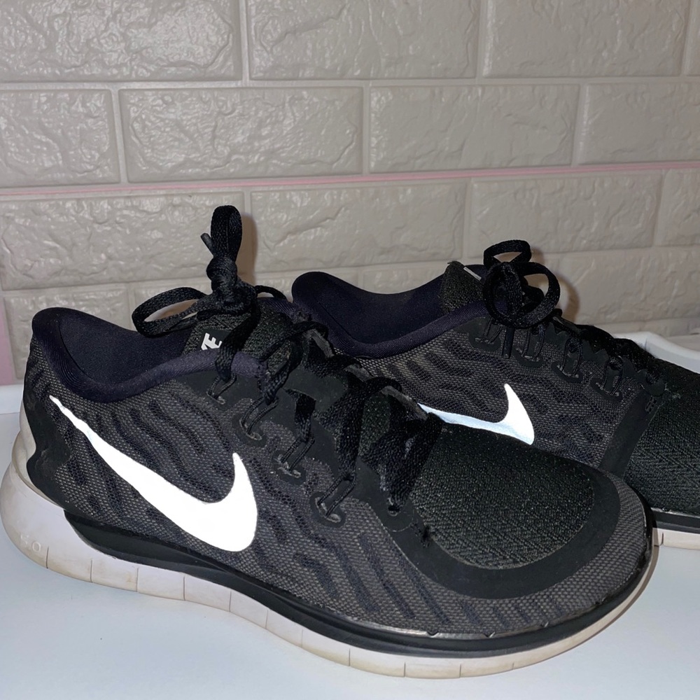 Black nike free size 8